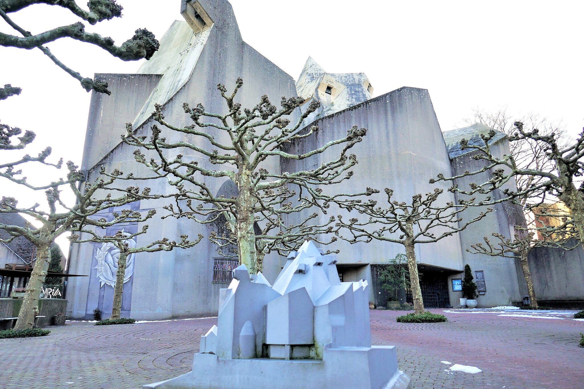 Die heutige Wallfahrtskirche „Maria, Königin des Friedens“ in Neviges ...