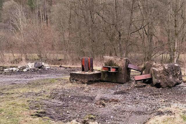 Das Ende der beliebten und häufig genutzten Anlage am 12.3.2021. Die gewaltigen Fundamente hätten noch 100 Jahre gehalten.