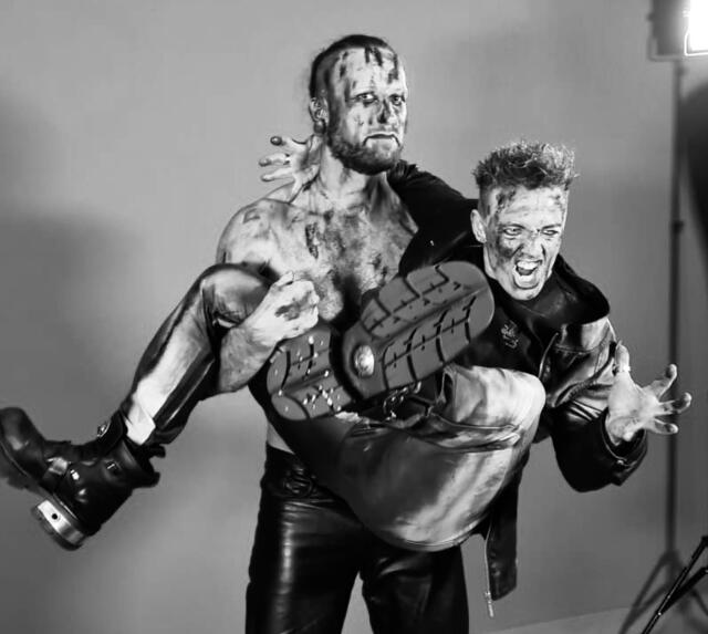 Neue Deutsche Härte Sängerin Tina Schüssler mit ihrem Schlagzeuger Jan Skirde | Foto: Thomas Sedlmeier