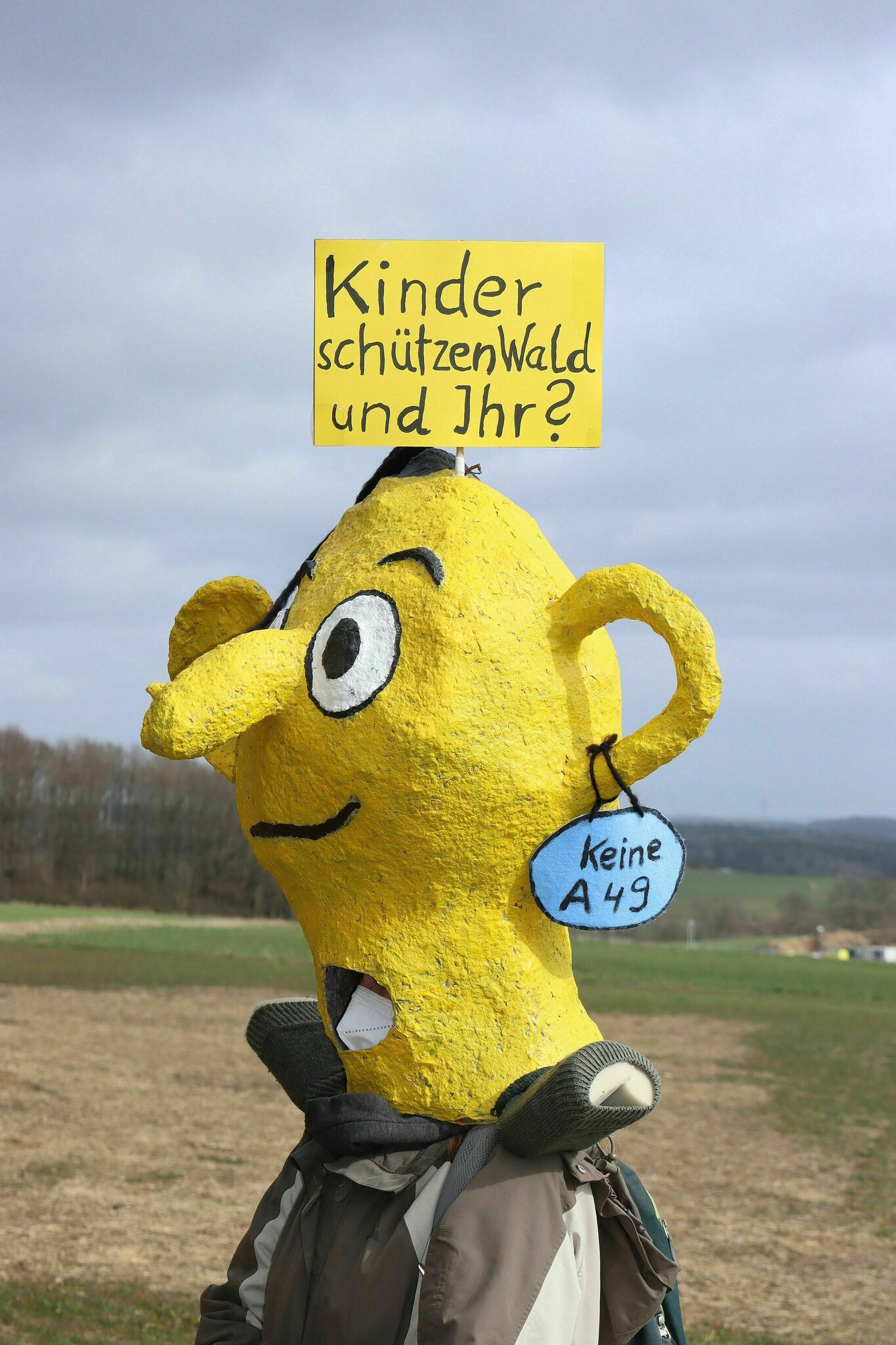 todesstreifen spielzeug Kinderbilder am A49-Todesstreifen - Homberg (Ohm)