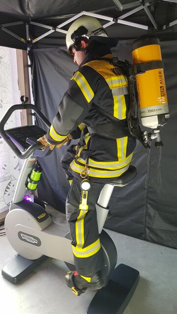 Alexander Regner im Einsatz für das Team der Freiwilligen Feuerwehr Königsbrunn