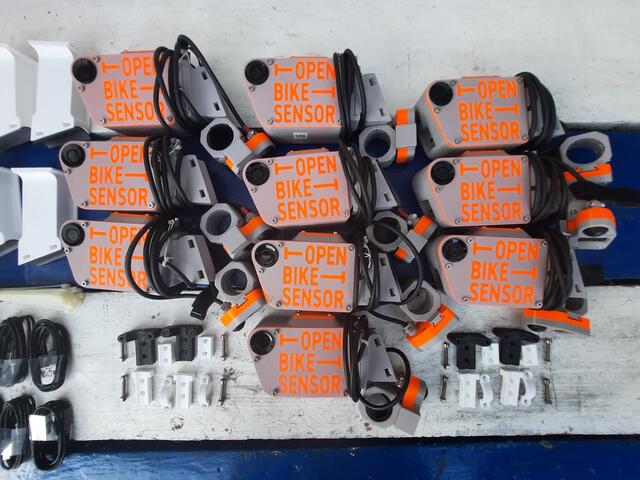 Bereit: 10 x OpenBikeSensor für die Abstandsmessung überholendes Kfz / überholtes Fahrrad. Foto: http://ADFC-Langenhagen.de