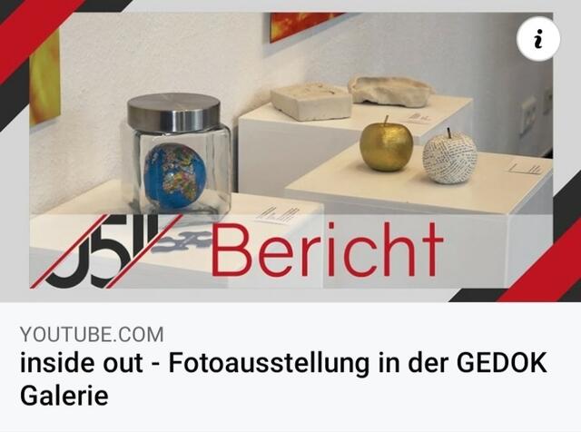 h1 Bericht über die Kunstausstellung. Veröffentlicht am 22.03.2021
"inside out": Das ist die neue Ausstellung in der GEDOK Galerie in Hannover. Susanne Schumacher ist die Künstlerin die hinter den Werken steckt. Die Galerie ist zwar geschlossen, dennoch muss nicht auf einen Blick in die Ausstellung verzichtet werden. Die farbenfrohen Ausstellung soll Passanten anlocken, die durch die Fenster Werke bestaunen können. So schafft es die GEDOK Galerie trotz Corona die Menschen mit Kunst zu inspirieren. Redaktion | Foto: h1 - Fernsehen aus Hannover