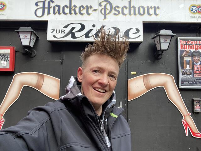 Neue Deutsche Härte Sängerin und Weltmeisterin Tina Schüssler ist im nächsten Kinofilm Macho Man 3 dabei. Gedreht wurde 4 Tage in der Ritze Hamburg. Filmstart ist 2022
