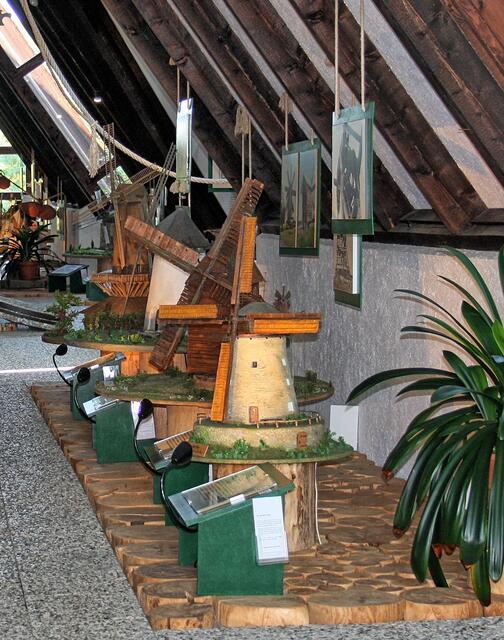 diese Modelle wurde vom Museumsgründer Horst Wrobel originalgetreu nachgebaut und vermitteln einen Eindruck von der Vielfalt der Windnutzung durch unterschiedliche Mühlentypen