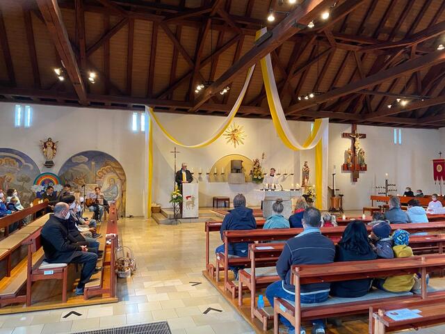 Erstmals feierten in Oberbernbach Kinder und Familien das Osterfest am Nachmittag des Karsamstag