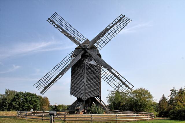 Ansicht mit eingerollten Segeltüchern