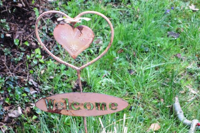 Welcome with two hearts.