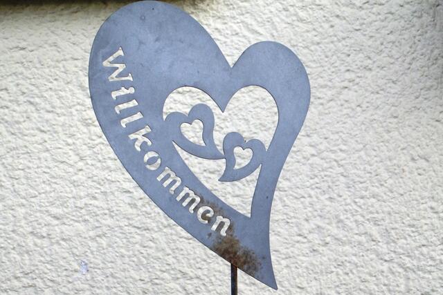Willkommen mit vier Herzchen.