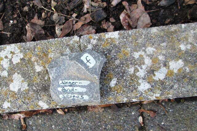 Er gehört zu den Siegerlandstones.