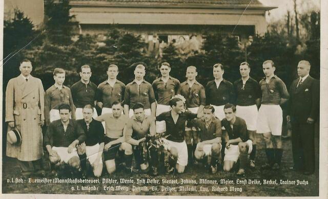 Vor dem Vereinshaus, 1938.