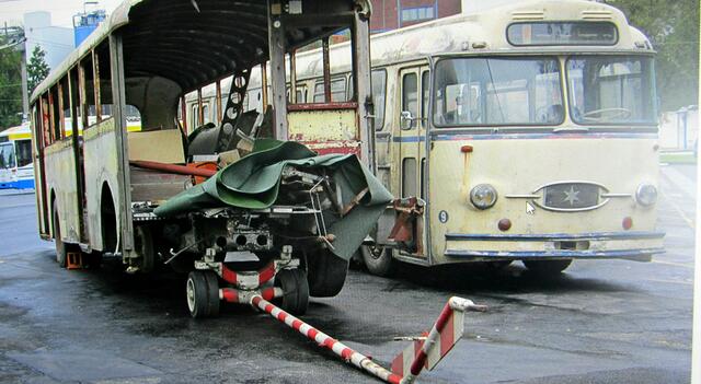 Links im Bild: Wagen Nr. 6, der letzte Marburger OBus | Foto: (Die Farbaufnahme wurde freundlicherweise vom OBus-Museum, Solingen zur Verfügung gestellt