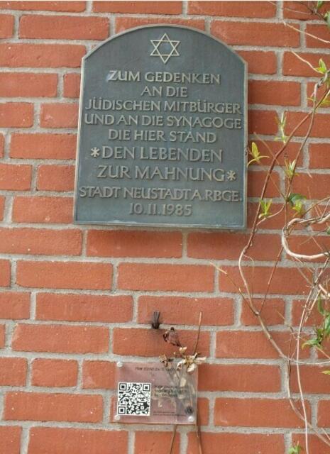 Gedenktafel am Standort der ehemaligen Synagoge