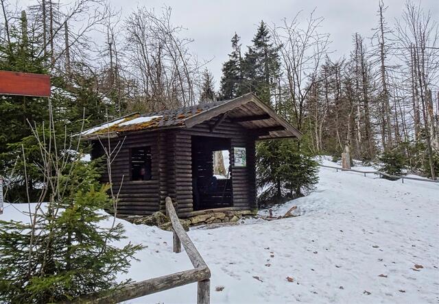 Schutzhütte am Fuße der Achtermannhöhe