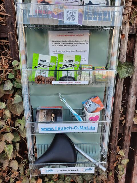 Der Tausch-O-Mat des ADFC Langenhagen hilft beim Sparen von Rohstoffen! - - - - - - - - - - - - Mehr rund ums Rad im 🚲-BLOG: https://www.myheimat.de/langenhagen/profile/adfc-ortsgruppe-langenhagen-rauf-aufs-rad-78140.html#paginaTop