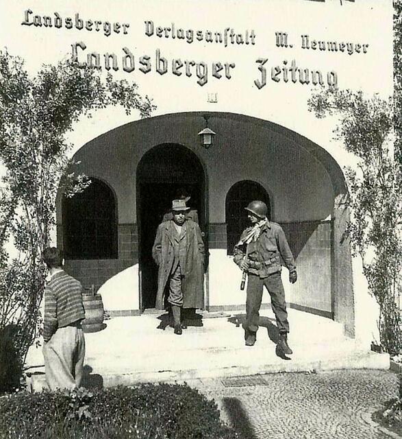 Landsberger Zeitung "Neumayer" druckte und verlegte als einzige ortsansässiger Verlag eine amerikanische Truppenzeitung, den "Landsberg Bavarian". Nach ihm benannte Jonny Cash in Anspielung seine erste Band - Landsberg Barbarians". | Foto: Quelle: Dr. E.Raim/S.Fischer Lit.: "Don't take your guns to town"