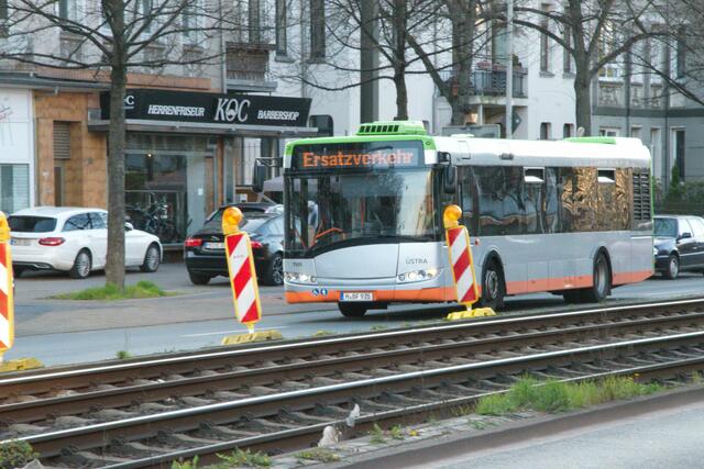 Für gut eine Stunde musste von der Üstra ein Ersatzverkehr eingerichtet werden.