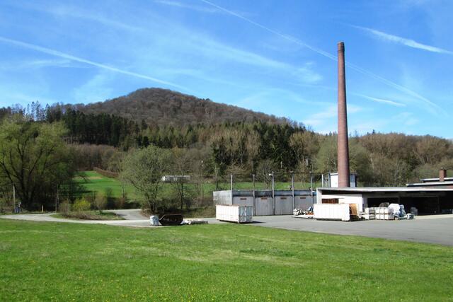 Sonntagsbilder 2021-16, Blick aus dem  Gewerbegebiet auf den Eisenberg, 24.04.2021.