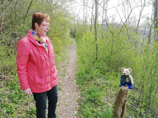 O'Brian immer vorneweg - Wanderung durch den Sandsteinbruch Nebra am 25.4.2021 !