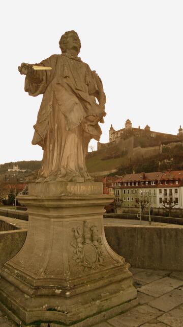 Colonatus auf der Mainbrücke