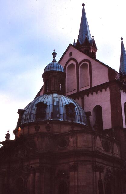 Ostchor von außen und Schönbornkapelle