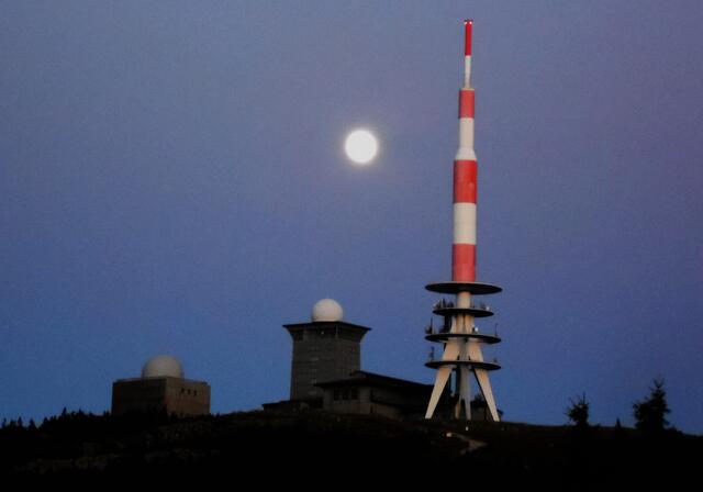 Wer sich aber nachts bei Vollmond auf den Brocken wagt, der sollte besonders auf der Hut sein.