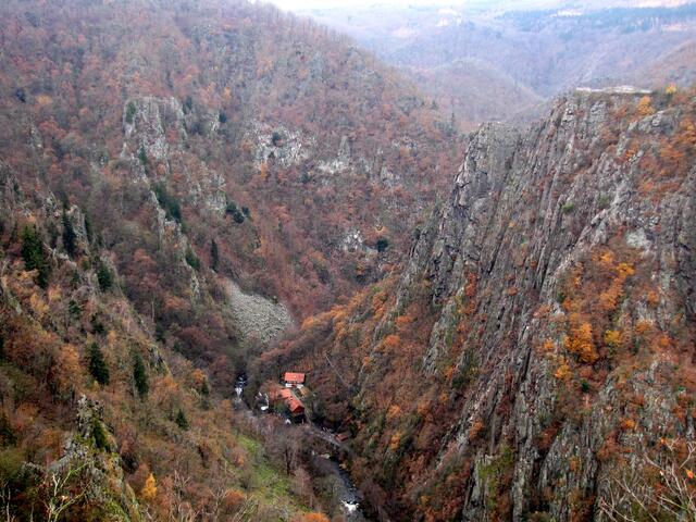 Auch über das Bodetal mit seiner sagenumwobenen, mystischen Landschaft.