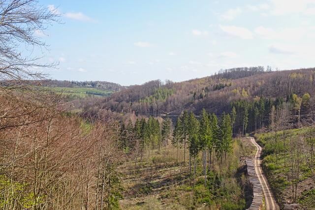 Blick von der Schönen Aussicht ins Leinetal