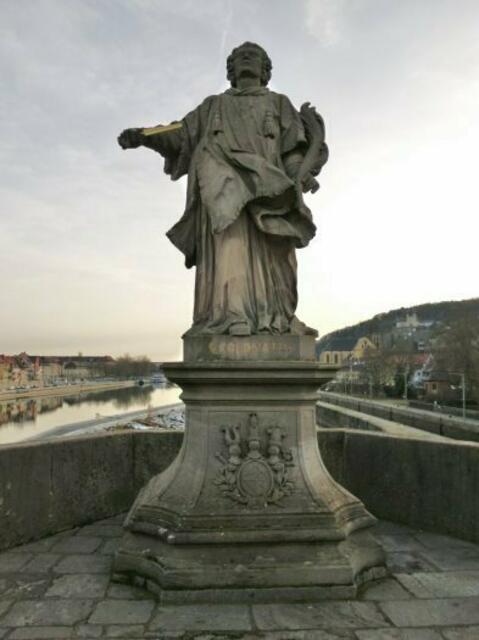 Colonatus auf der Mainbrücke