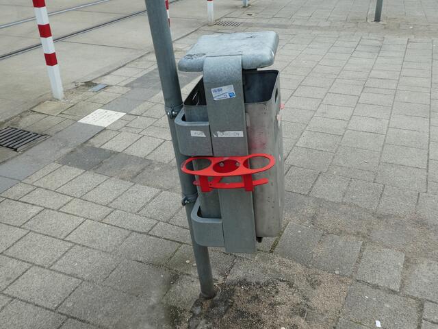 Hier können Sie ihre Flaschen reinstellen, wir die Rentner die ihre Rente aufbessern wollen.