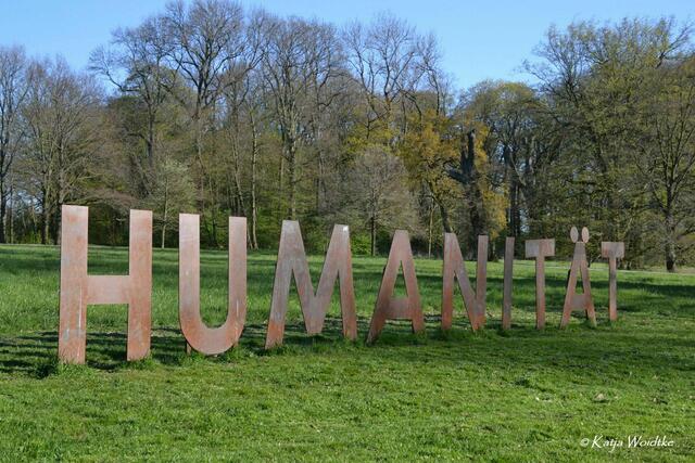 Gartengeschichten - Hinüberscher Garten in Marienwerder: Kunstinstallation "Humanität" des Ateliers LandArt (Foto: Katja Woidtke) | Foto: Katja Woidtke