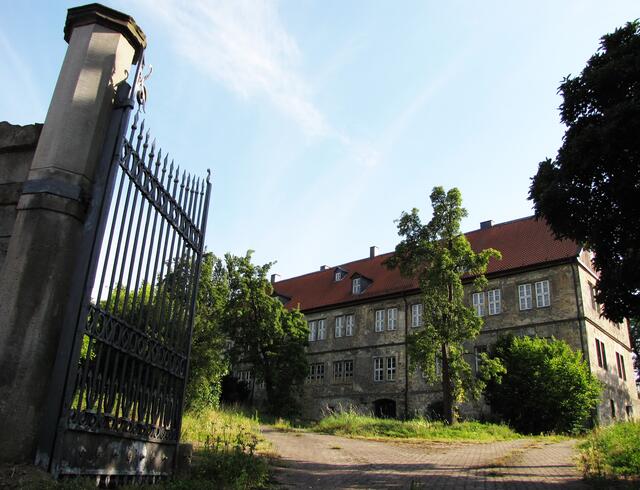 Das alte Amtshaus ist ein schlossähnliches Gebäude im Stiel der Renaissance.