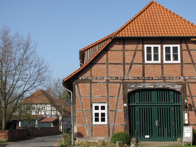 Viel Fachwerk mit bäuerlichem Charme. In diesem befindet sich das Café "Am Südtor", in dem zu bestimmten Zeiten eingekehrt werden kann.