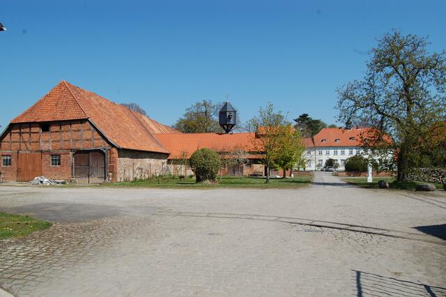 Das schöne Rittergut der Familie von Reden mit seinem Taubenschlag, der in früheren Zeiten auf eine schuldenfreie Bewirtschaftung hinwies.