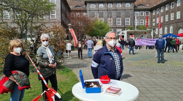 Ordner/innen am Eingang zum Kundgebungsplatz | Foto: DGB Lehrte