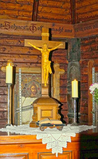 Altar mit Kruzifix 2017