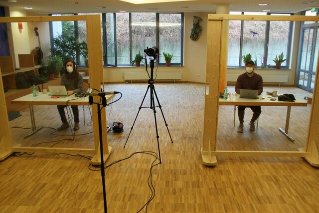 Mit dem nötigen Equipment und Know how sorgten Florian Hirle (links) und Helmuth Baumann (rechts) für beste Ton- und Bildqualität der Wettbewerbsbeiträge.