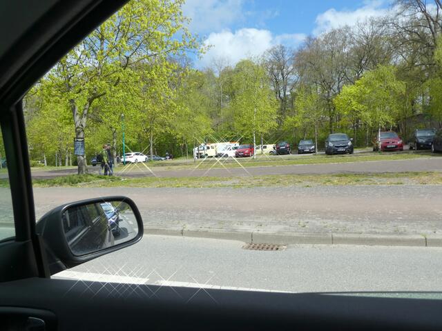 Hier die Teststation auf dem Parkplatz am Zoo