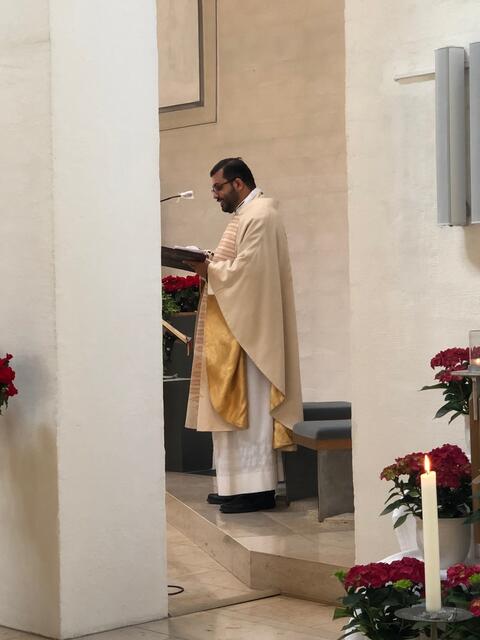 Kaplan Sanoj feierte den Familiengottesdienst und gefiel mit seiner wunderbaren Predigt an die Mütter.
