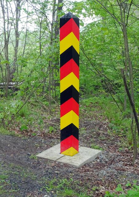 eine Grenzsäule auf niedersächsisches Gebiet