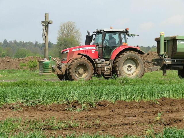 So sieht ein Traktor aus. Dieser hier ist aber auch nicht für die Landwirtschaft unterwegs.