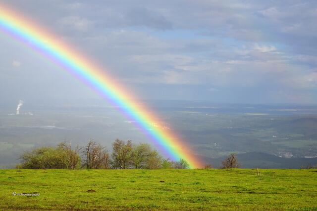der doppelte Regenbogen zwischen Kupferberg (Měděnec) und Köstelwald (Kotlina) über dem Egertal