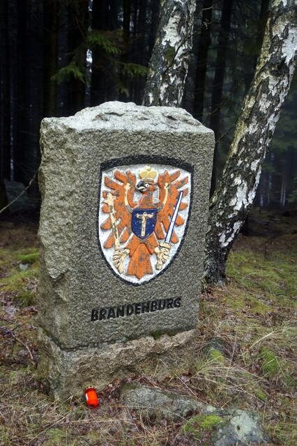 die Mark Brandenburg umfasste neben der Altmark. der Mittelmark auch eine Ostmark, die sich jenseits der Oder befand