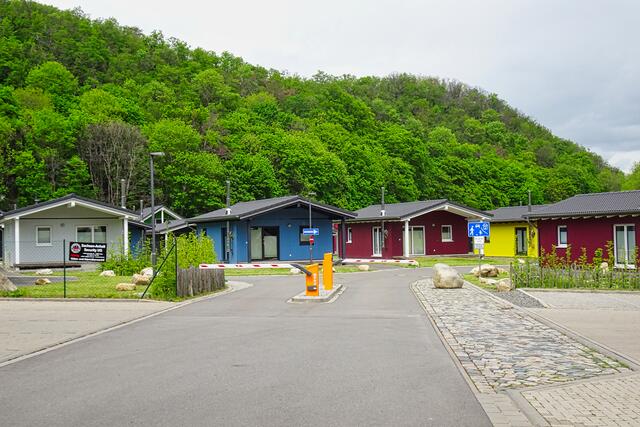 das erst vor ein paar Jahren entstandene Ferienhausdorf Thale