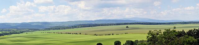 Blick von der Altenburg auf den Nordharz, rechts ist der Brocken schwach sichtbar (Archivbild)