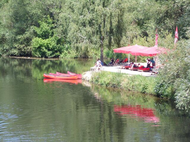 An der Bar "Strandleben" am Fährmannseck treffen Leine und Ihme wieder zusammen.