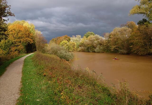 Ein Stück weiter hat sie sich nach einem Starkregen braun eingefärbt.