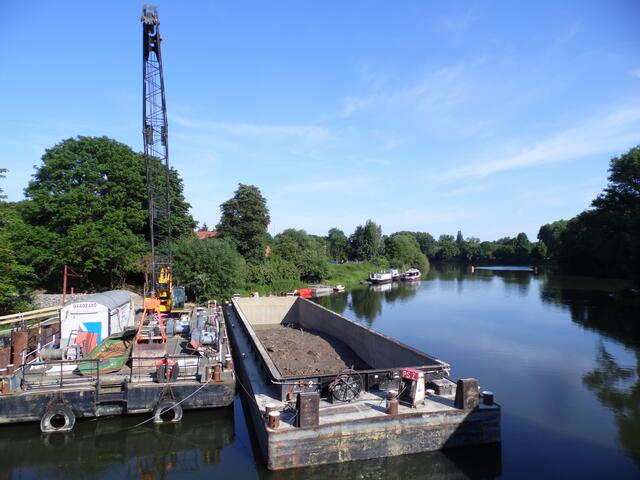 Natürlich muss der Fluss auch mal entschlammt werden.