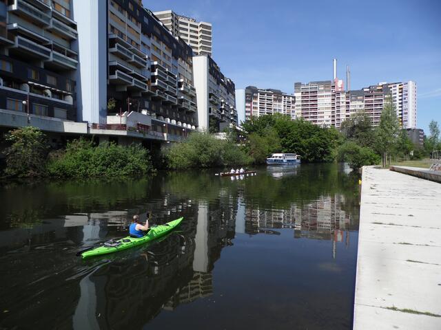 Der Fluss am Ihmezentrum, eine der Bausünden der Siebzigerjahre.