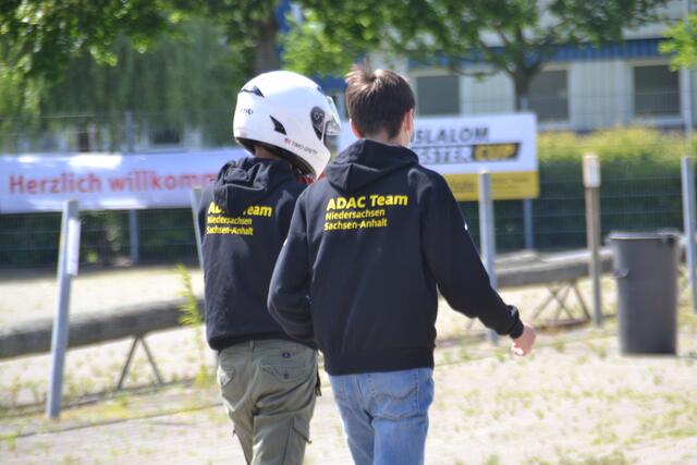 Marlin und Timo besprechen die gefahrene Runde